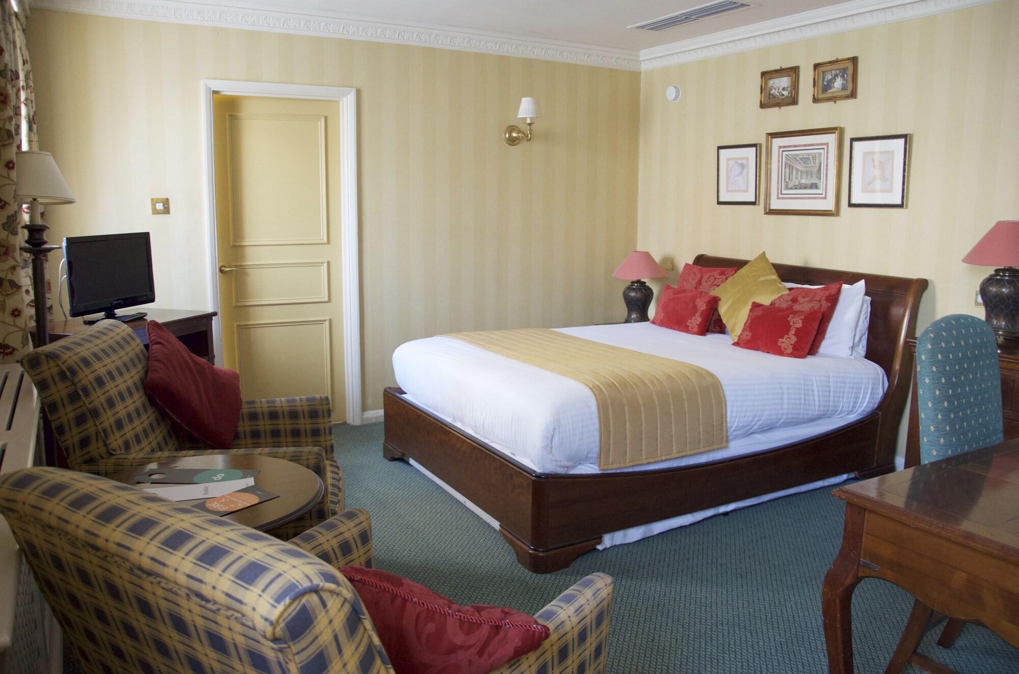 เดอะ จอร์จ โฮเต็ล Hotel โคล์เชสเตอร์ ภายนอก รูปภาพ