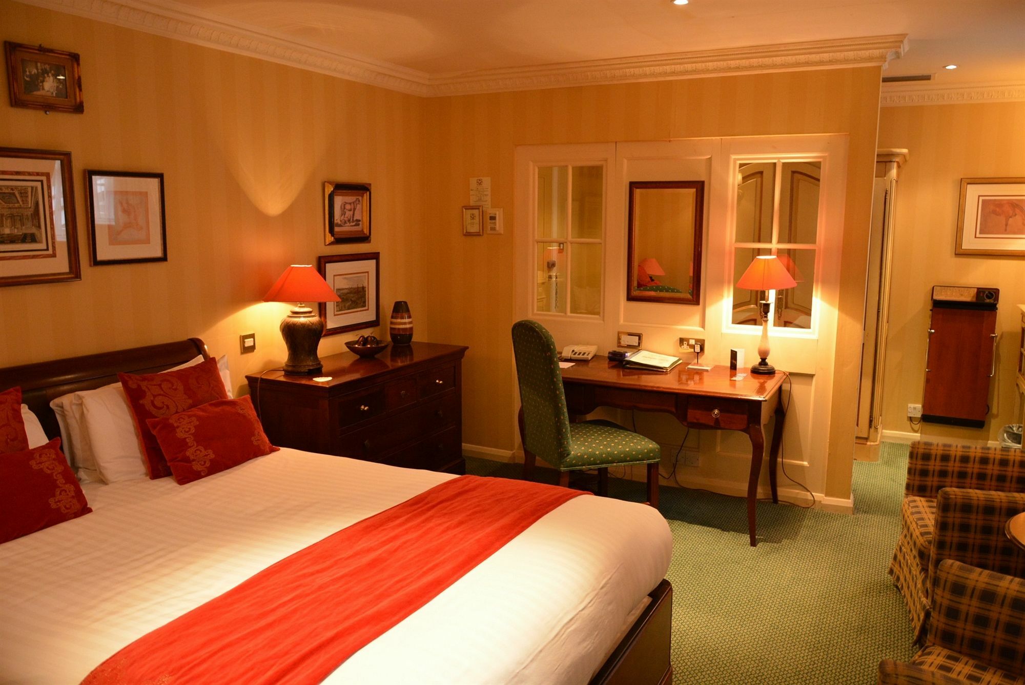 เดอะ จอร์จ โฮเต็ล Hotel โคล์เชสเตอร์ ภายนอก รูปภาพ